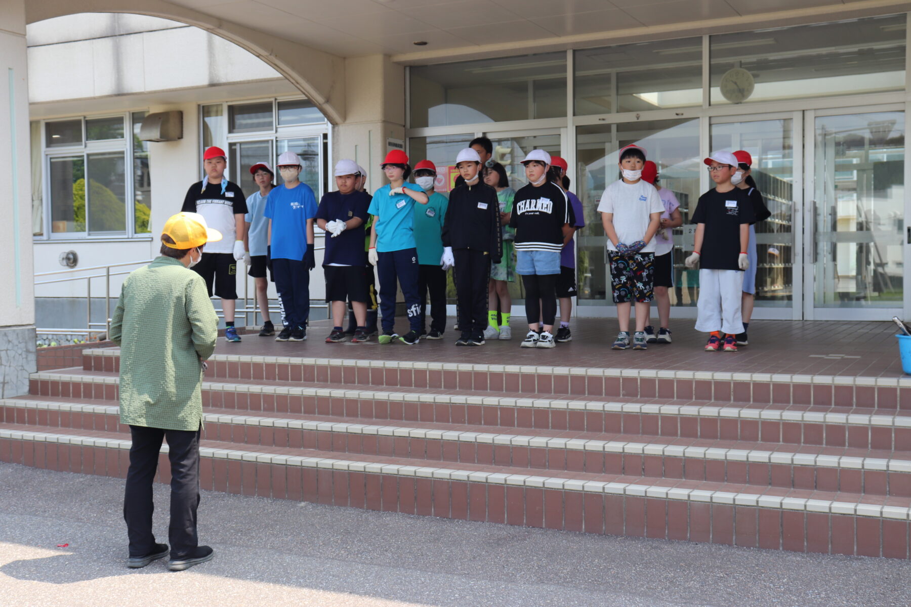 令和６年度　人権の花運動 1枚目写真