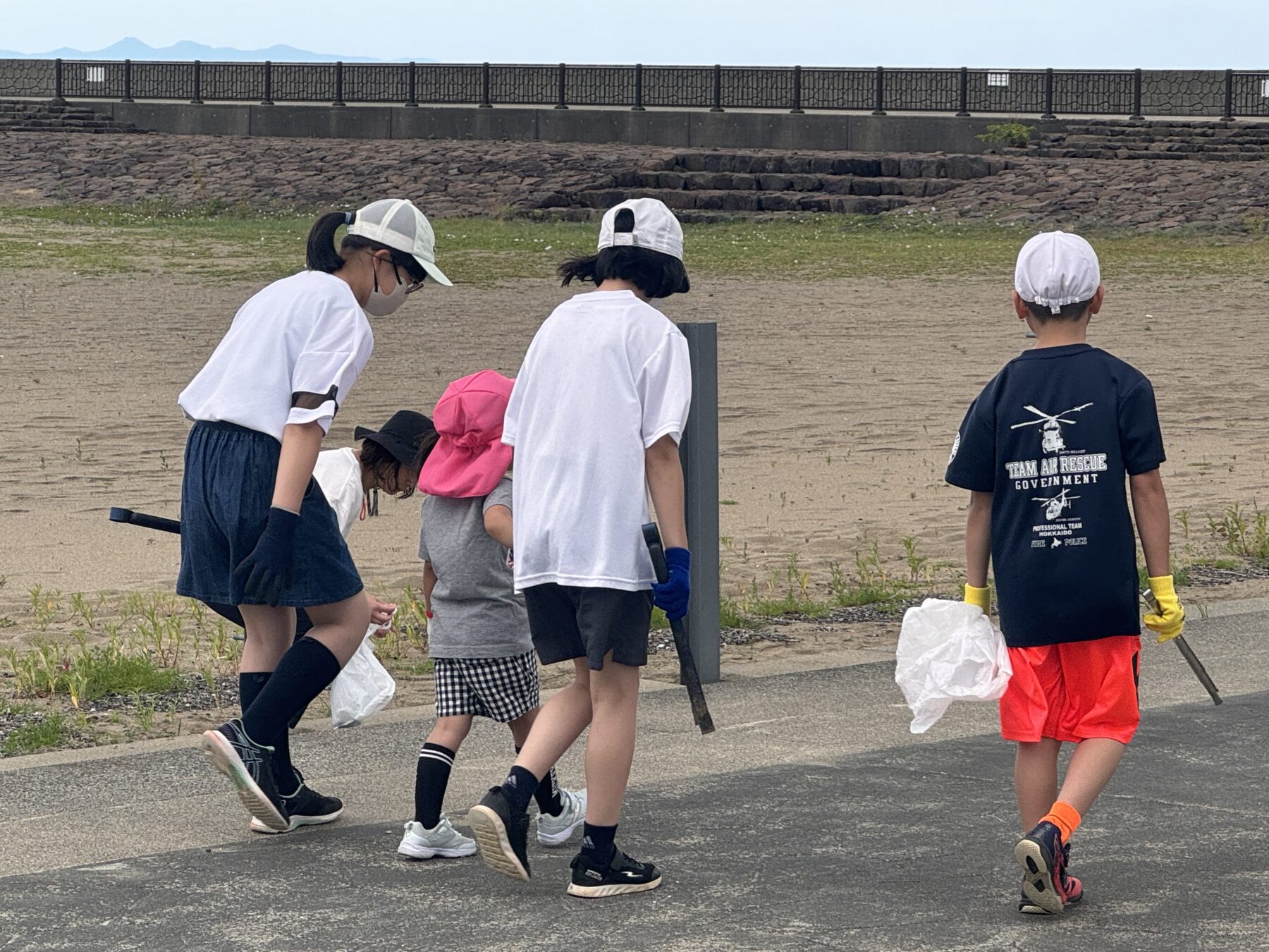 横綱ビーチゴミ拾い 2枚目写真