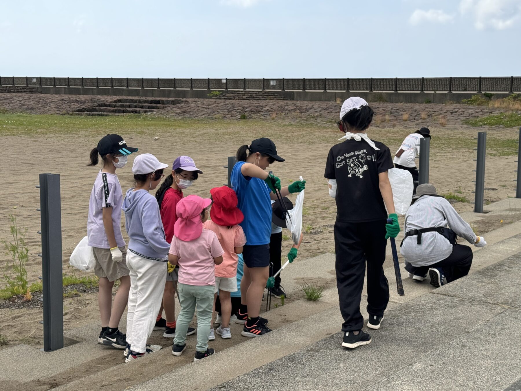 横綱ビーチゴミ拾い 3枚目写真