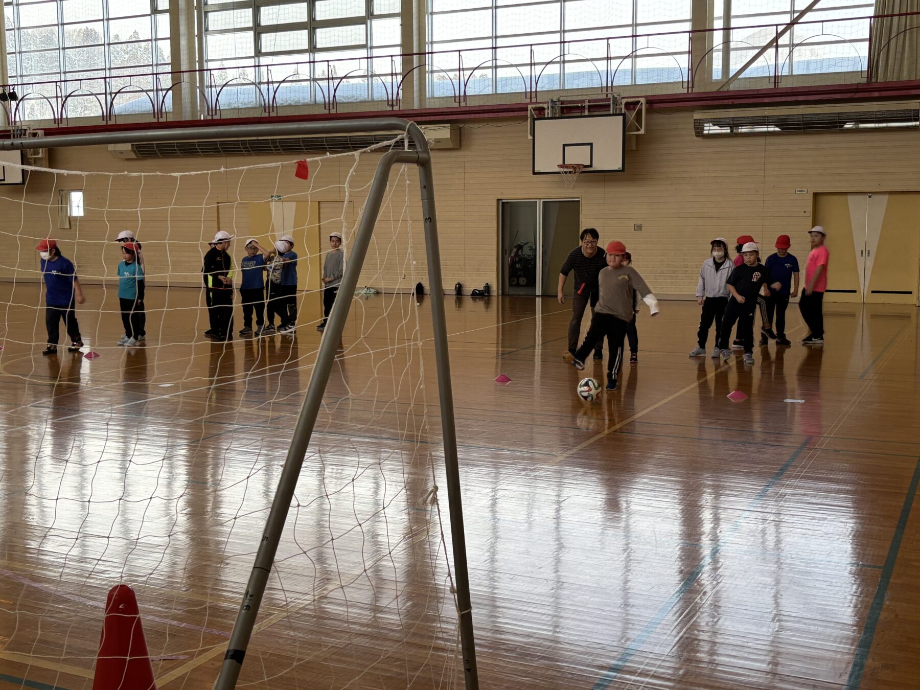 明治安田生命サッカー教室（吉岡小学校合同） 2枚目写真