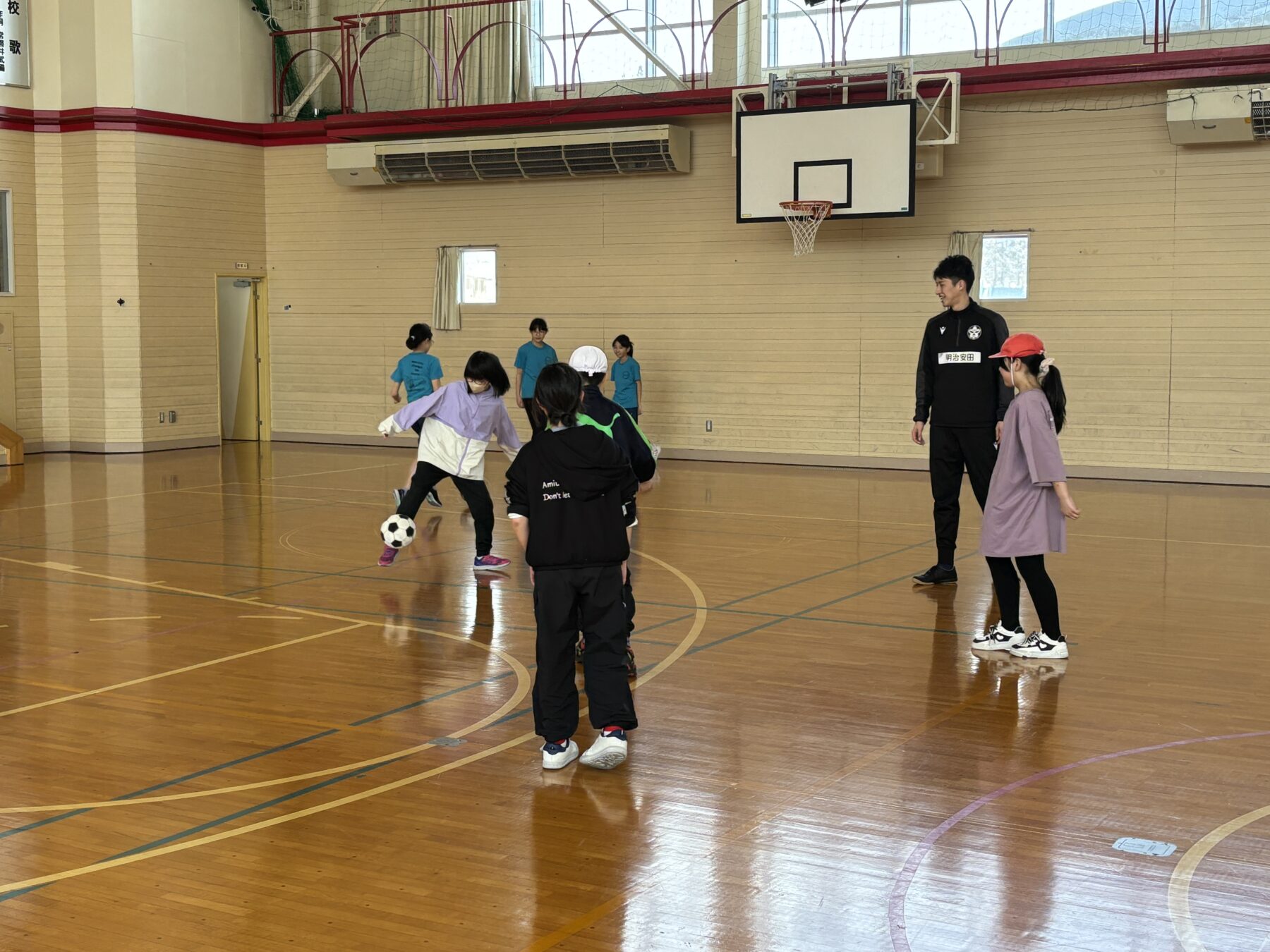 明治安田生命サッカー教室（吉岡小学校合同） 4枚目写真