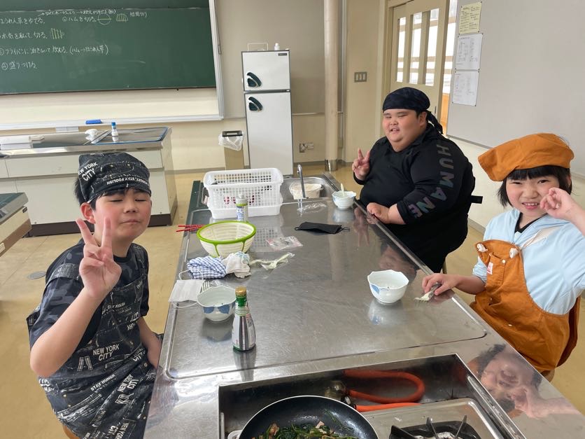 ５年生・６年生調理授業 6枚目写真