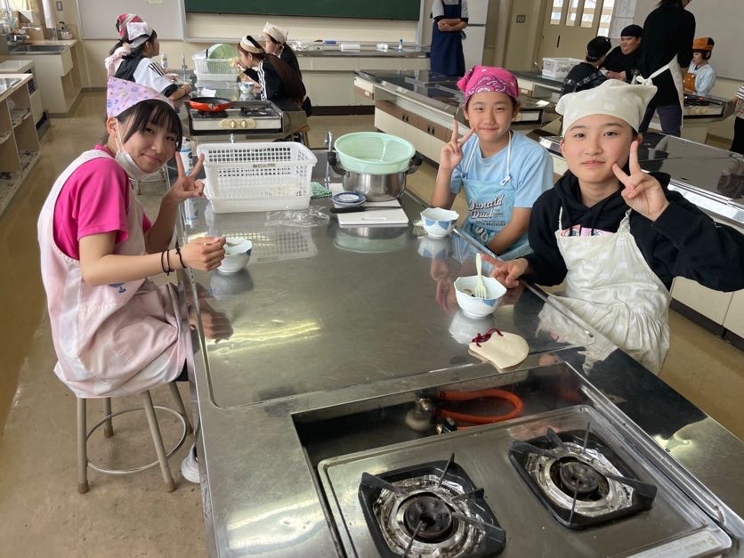 ５年生・６年生調理授業 8枚目写真