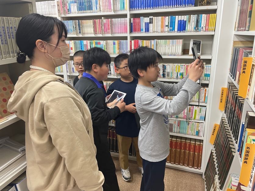 福島町図書室見学（４年生） 3枚目写真