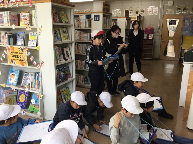 図書室見学に行ってきました（福祉センター）