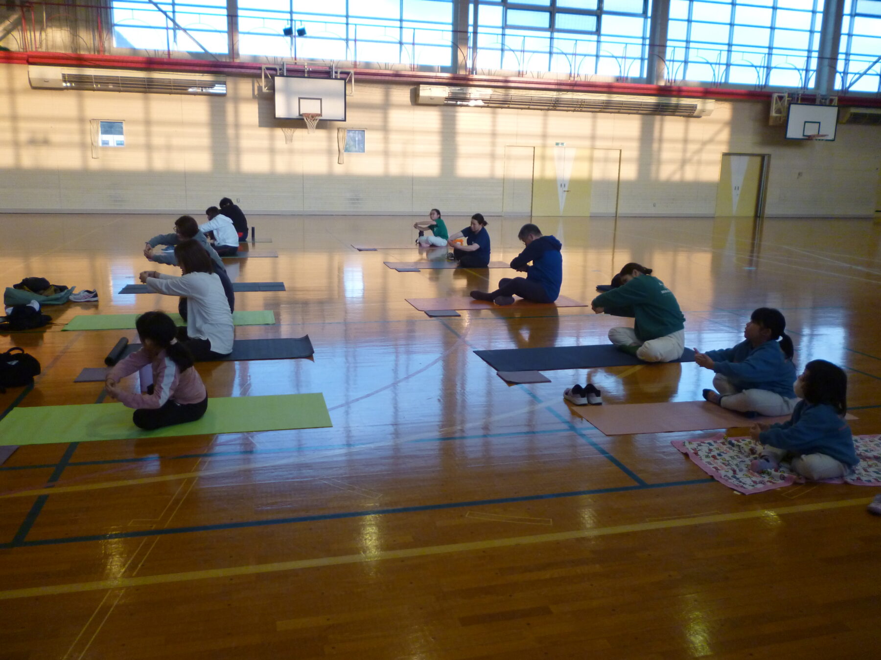 町P連研修会でヨガを行いました 1枚目写真