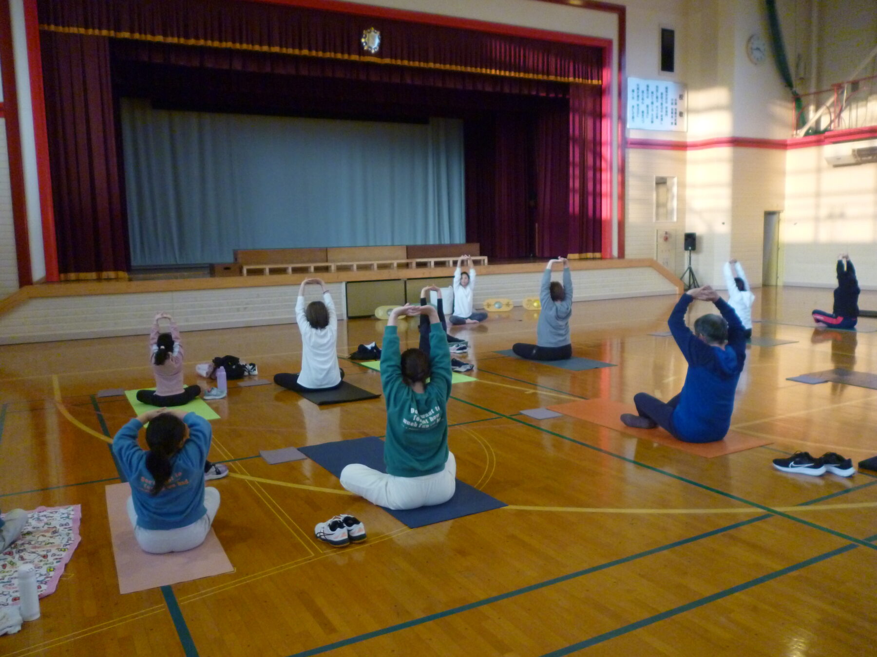 町P連研修会でヨガを行いました 5枚目写真