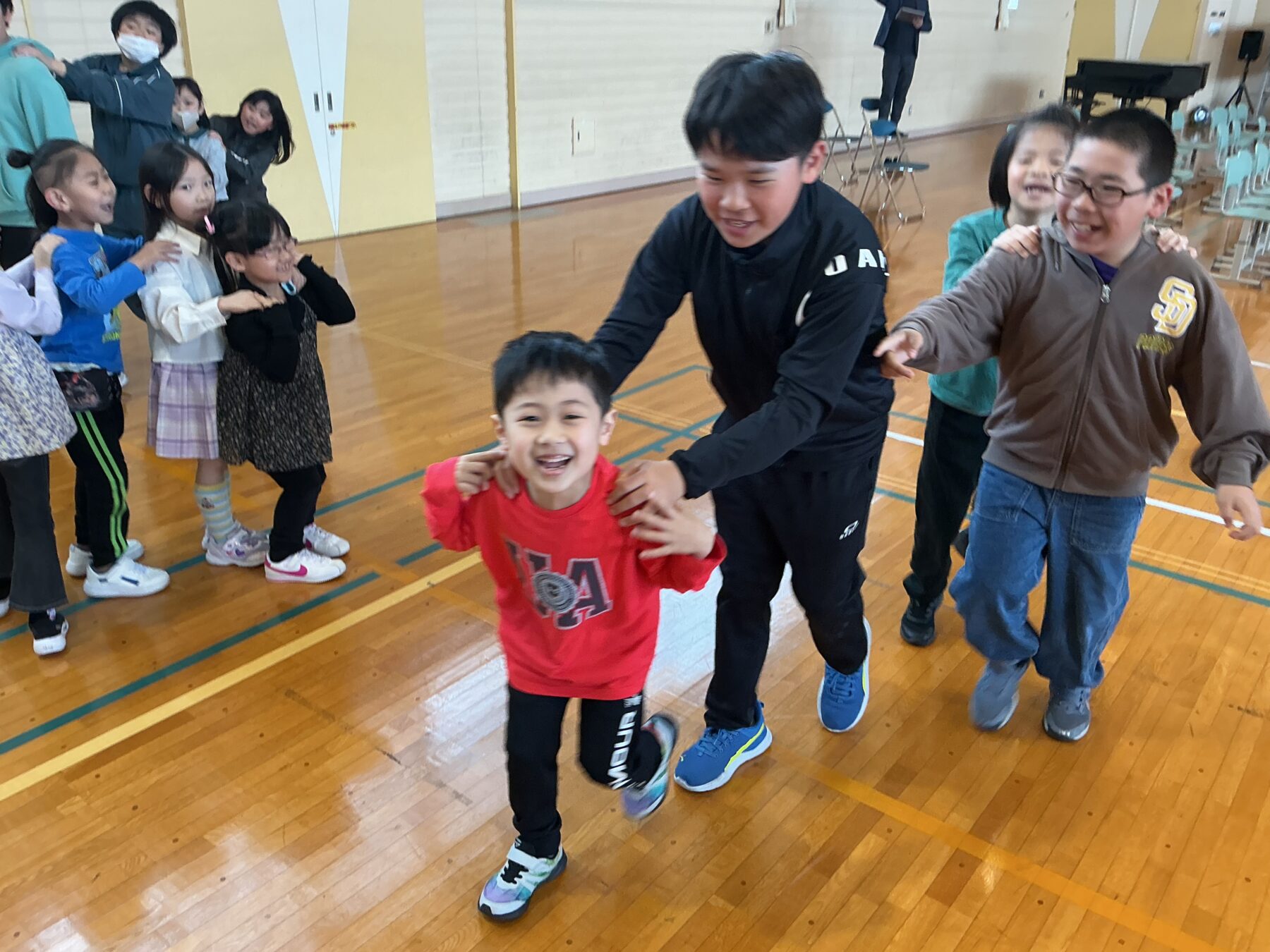 「１年生を迎える会」が開かれました 6枚目写真