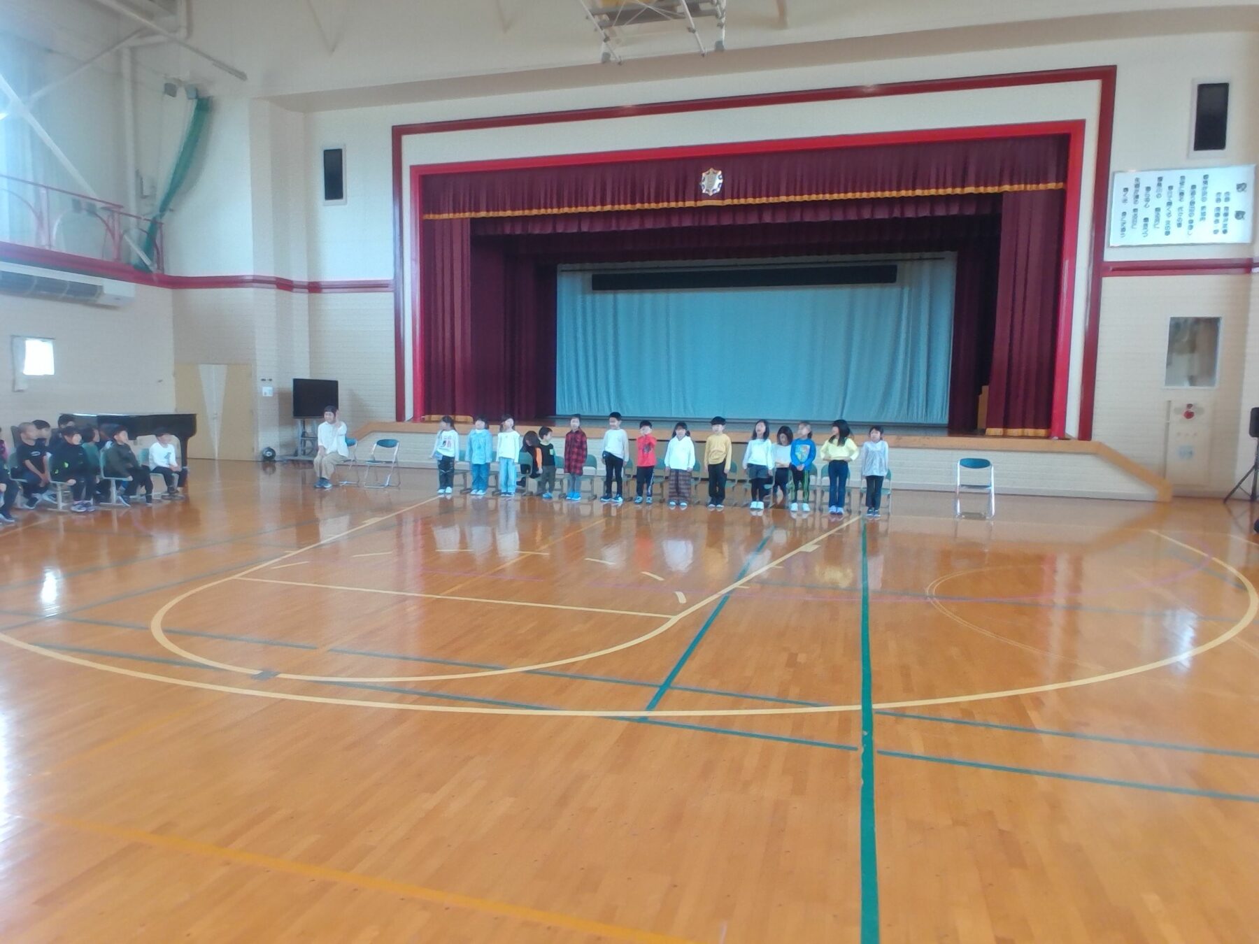 「１年生を迎える会」が開かれました 8枚目写真