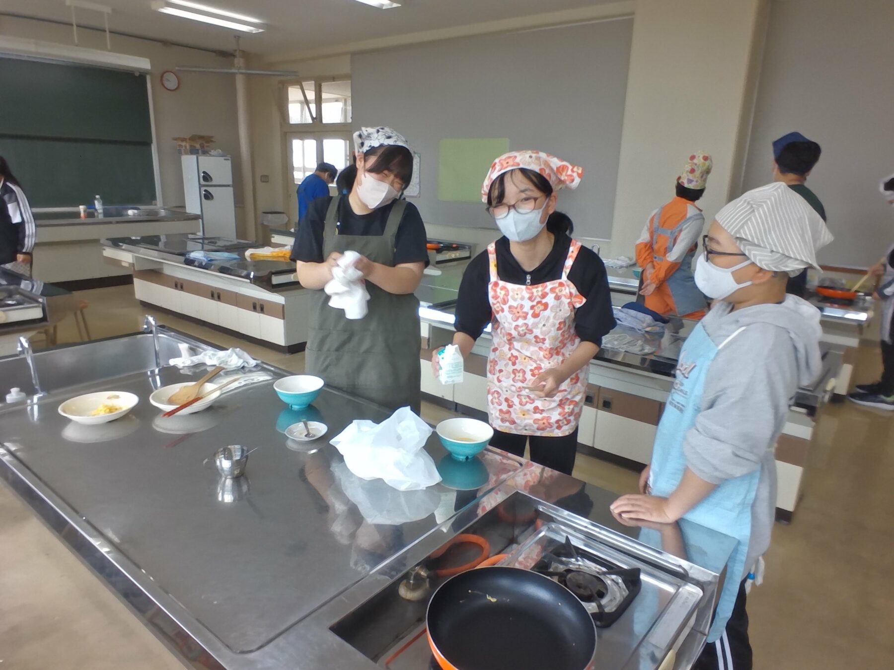 ６年生調理実習が行われました 5枚目写真
