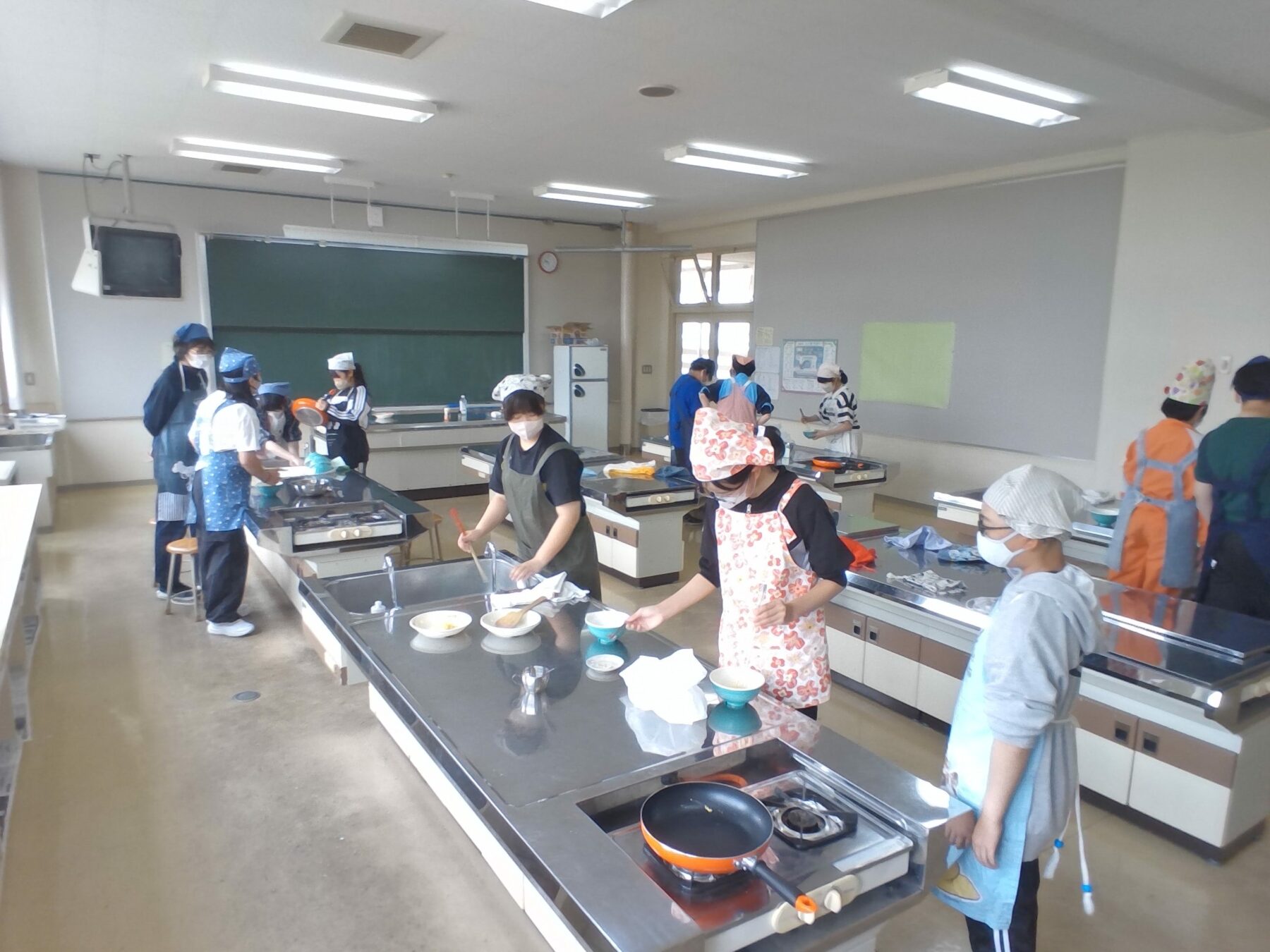 ６年生調理実習が行われました 7枚目写真