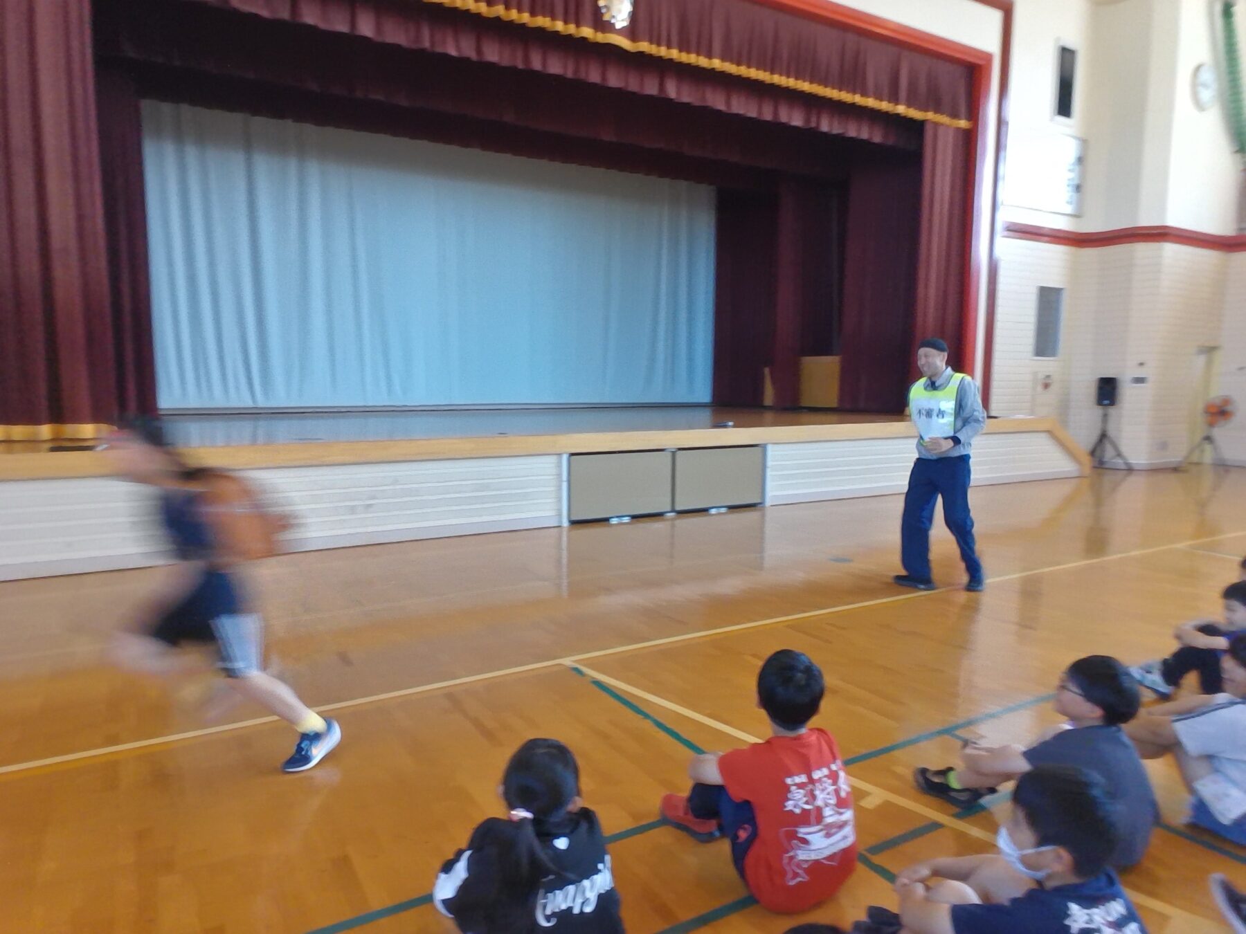 不審者対応訓練が行われました 6枚目写真
