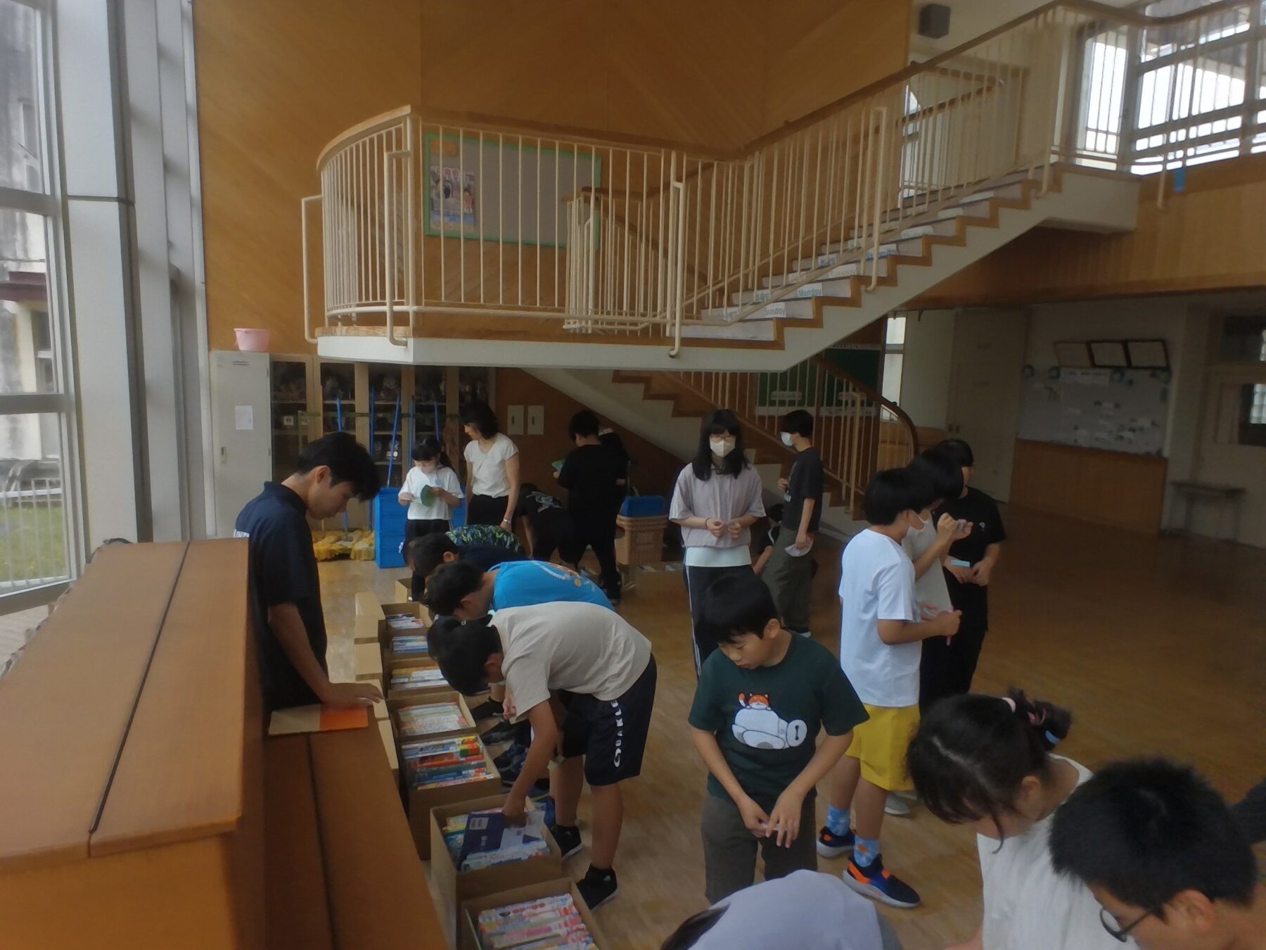 図書目録の贈呈が行われました 6枚目写真